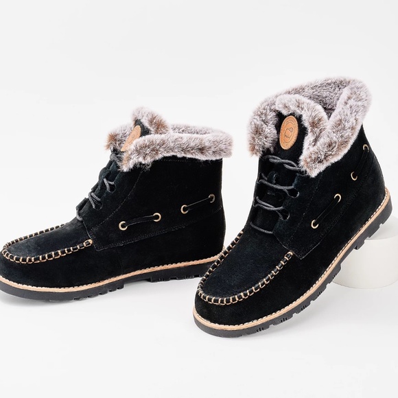 Lamo Water Resistant Lace-Up Boots Autumn Black Faux Fur Suede Booties NIB - Picture 1 of 5